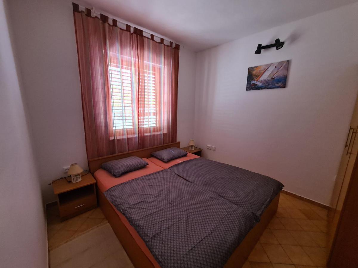 Apartman Mihaela Vrsi Ngoại thất bức ảnh