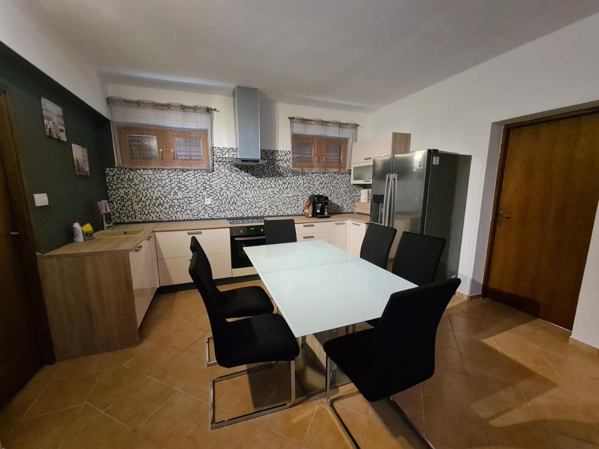 Apartman Mihaela Vrsi Ngoại thất bức ảnh